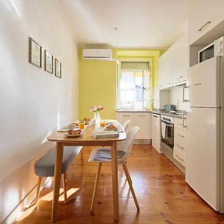 Appartamento Lovely 2-bedroom In Trendy Campo Ourique *