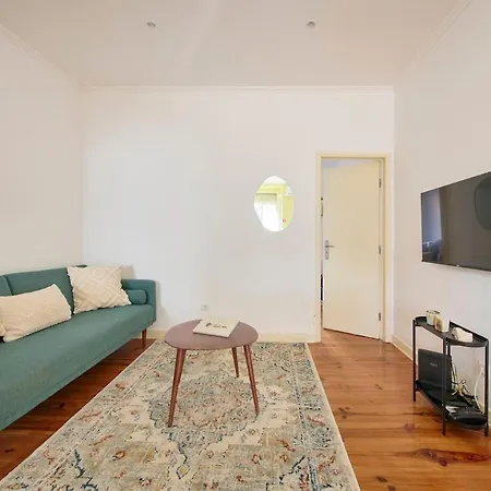 Lovely 2-bedroom In Trendy Campo Ourique Апартаменты *