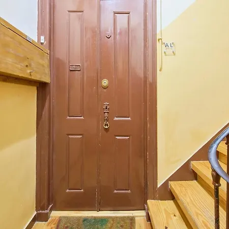 Lovely 2-bedroom In Trendy Campo Ourique Лиссабон