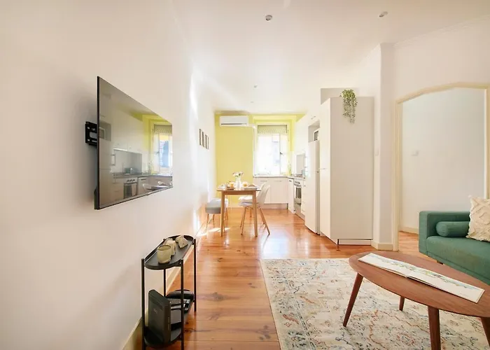 Appartement Lovely 2-bedroom In Trendy Campo Ourique Lisboa