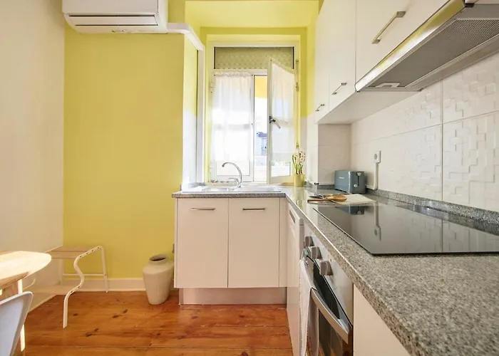 Appartement Lovely 2-bedroom In Trendy Campo Ourique Lisboa