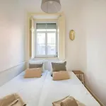Lovely 2-bedroom In Trendy Campo Ourique Apartment *