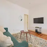Lovely 2-bedroom In Trendy Campo Ourique Lisbon