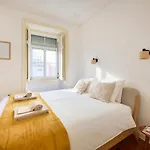 Lovely 2-bedroom In Trendy Campo Ourique Apartment Lisbon