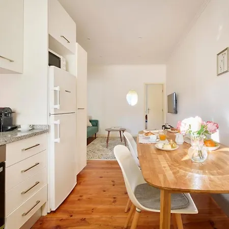 Apartment Lovely 2-bedroom In Trendy Campo Ourique