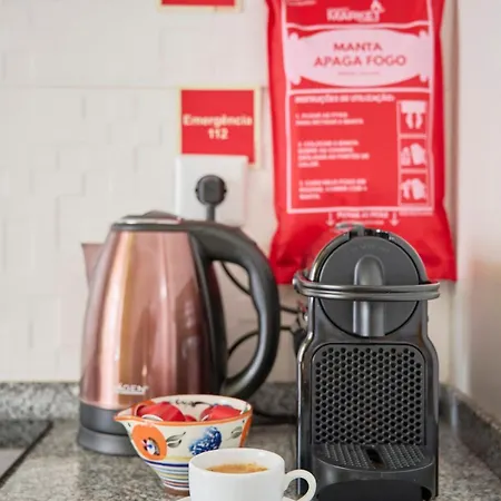 Lovely 2-bedroom In Trendy Campo Ourique Apartamento