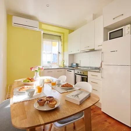 Lovely 2-bedroom In Trendy Campo Ourique Lisbon