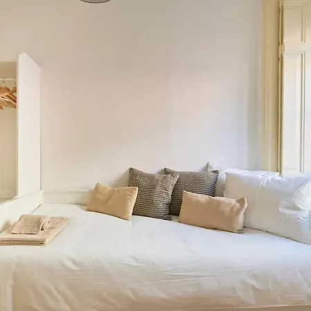 Lovely 2-bedroom In Trendy Campo Ourique * Lissabon