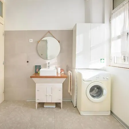 Apartment Lovely 2-bedroom In Trendy Campo Ourique