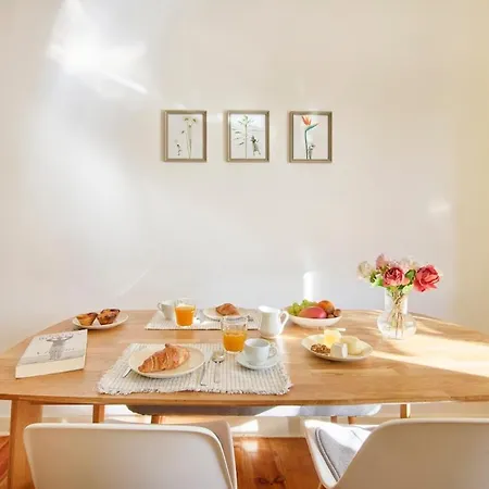 Lovely 2-bedroom In Trendy Campo Ourique Appartement