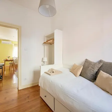 Lovely 2-bedroom In Trendy Campo Ourique
