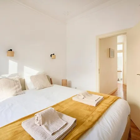 Lovely 2-bedroom In Trendy Campo Ourique Apartament