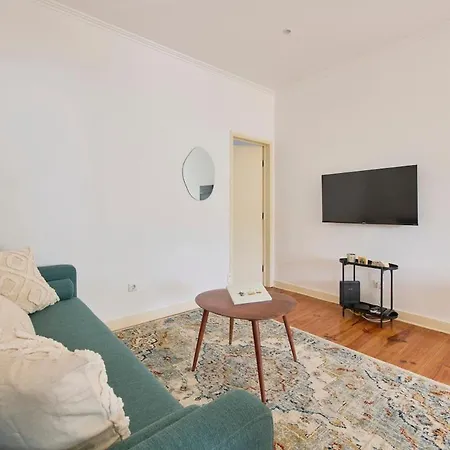 Lovely 2-bedroom In Trendy Campo Ourique Lizbona