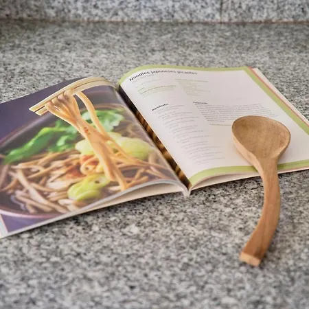 Apartament Lovely 2-bedroom In Trendy Campo Ourique Lizbona