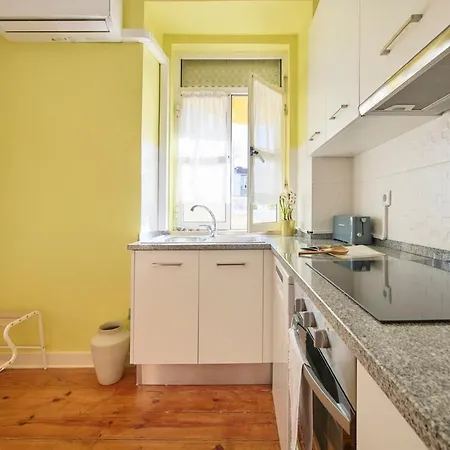 Apartamento Lovely 2-bedroom In Trendy Campo Ourique Lisboa