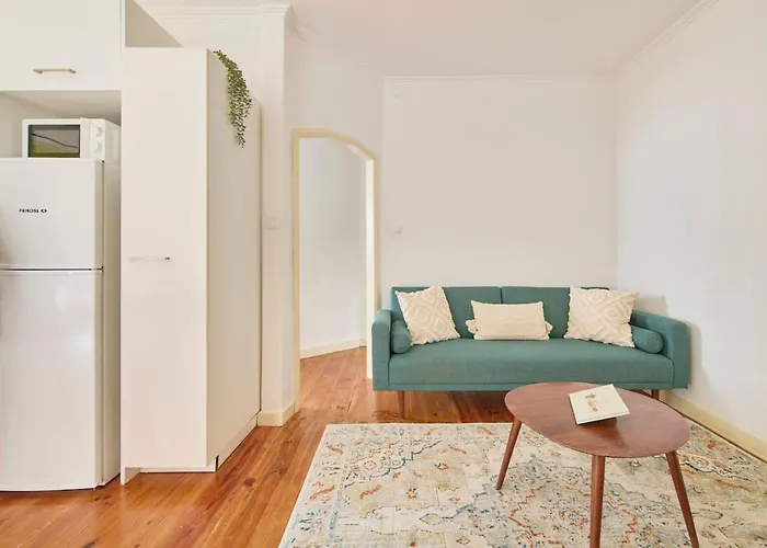 Apartment Lovely 2-bedroom In Trendy Campo Ourique Lisbon