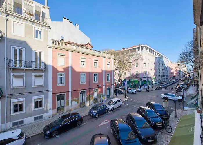 Lovely 2-bedroom In Trendy Campo Ourique * Lissabon