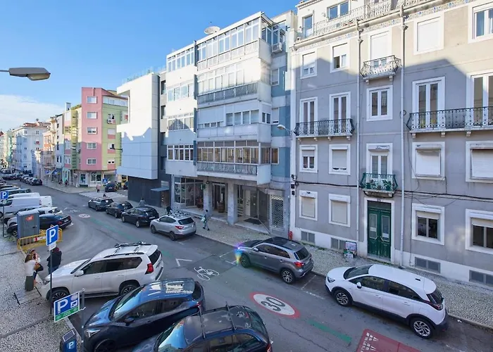 Lovely 2-bedroom In Trendy Campo Ourique Apartament