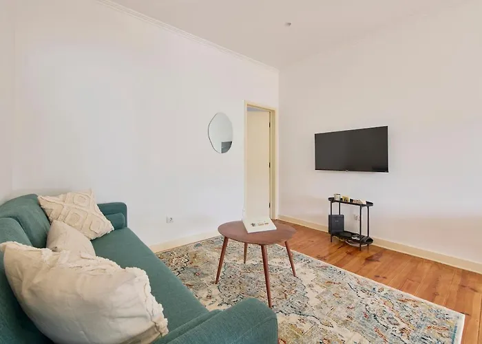 Lovely 2-bedroom In Trendy Campo Ourique Lisbon