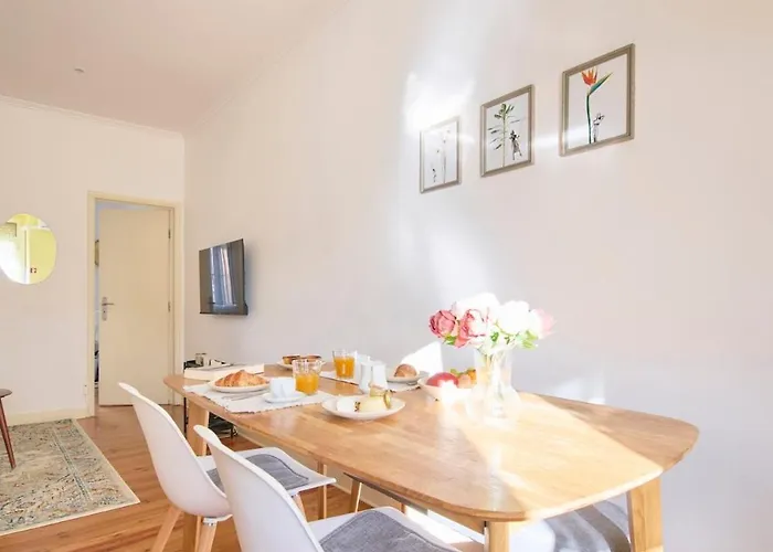 Lovely 2-bedroom In Trendy Campo Ourique Apartment Lisbon