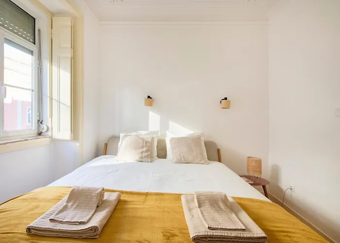 Lovely 2-bedroom In Trendy Campo Ourique Apartment