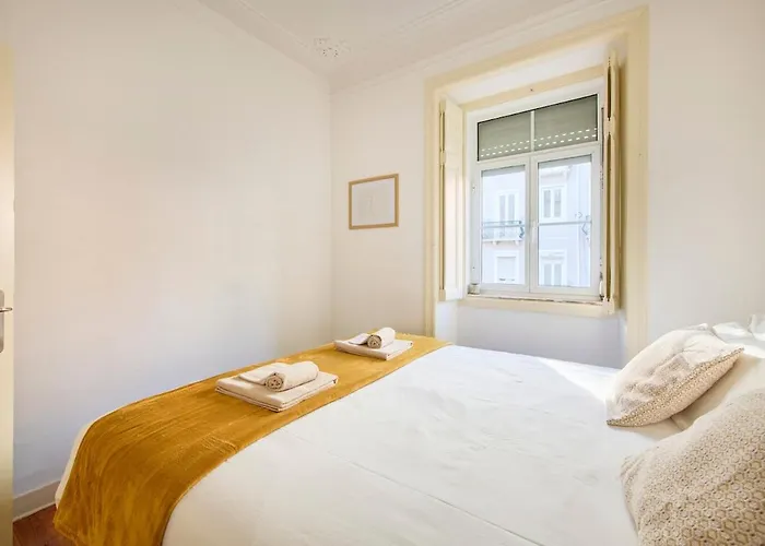 Lovely 2-bedroom In Trendy Campo Ourique Apartment