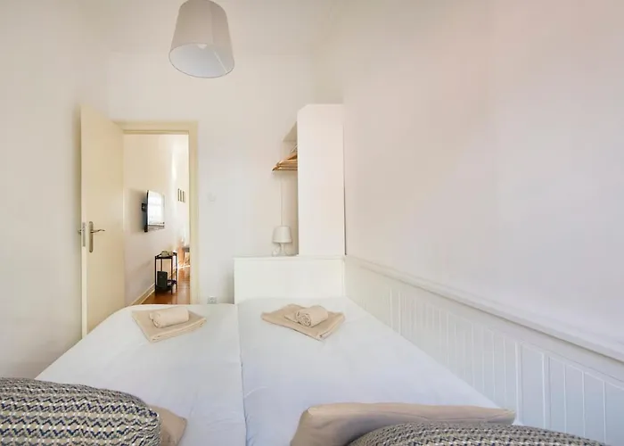 Lovely 2-bedroom In Trendy Campo Ourique Apartment Lisbon
