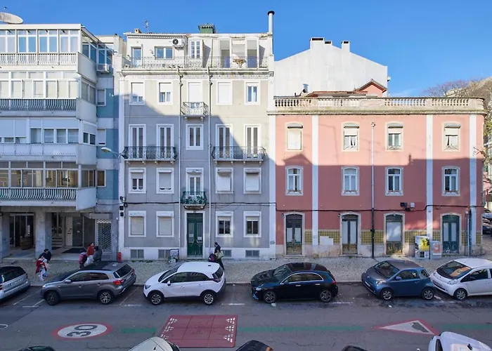Apartment Lovely 2-bedroom In Trendy Campo Ourique Lisbon