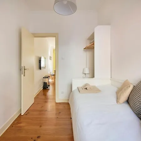 Lovely 2-bedroom In Trendy Campo Ourique شقة Lisboa
