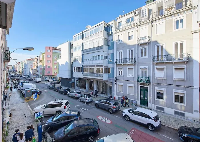 Lovely 2-bedroom In Trendy Campo Ourique Διαμέρισμα